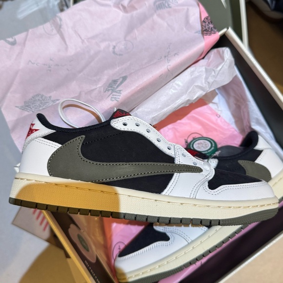 Travis Scott x Wmns Air Jordan 1 Retro Low OG SP 'Olive' - Picture 5 of 5